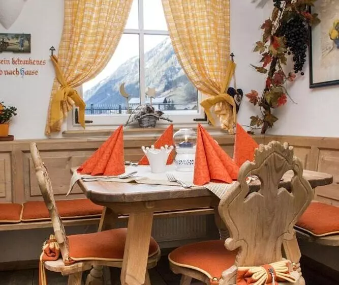 هتل Edelweiß Schlössl