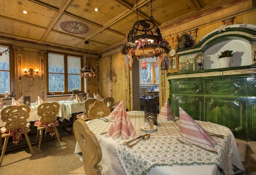 هتل Edelweiß Schlössl