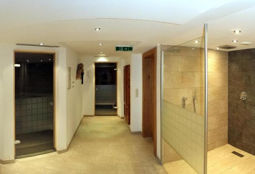 ホテル Garni Obermair