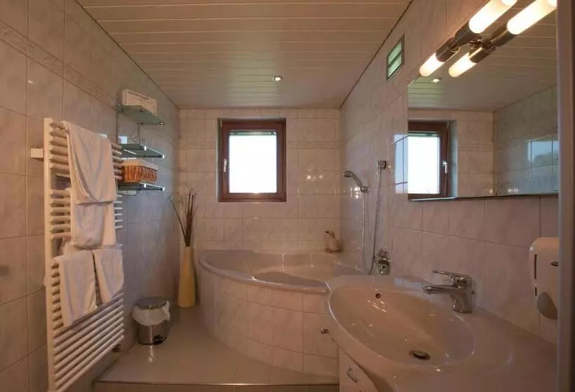 Hotelli Gasthof Neuwirt