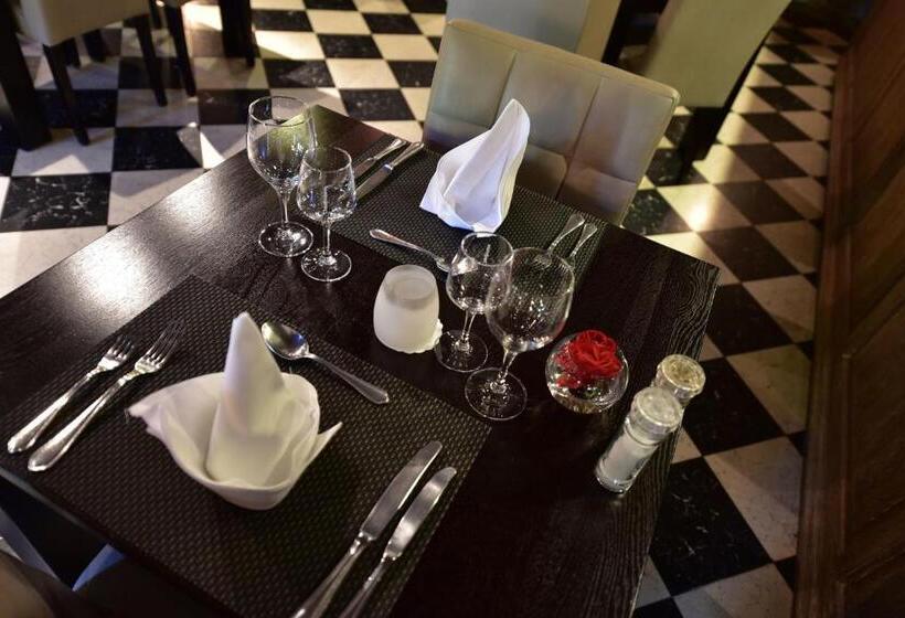 هتل Hôtel Moulin De La Strument