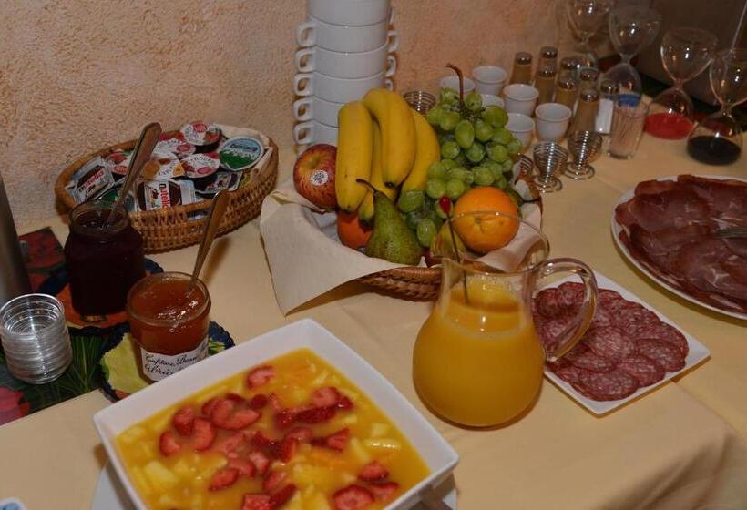 هتل Hôtel Moulin De La Strument