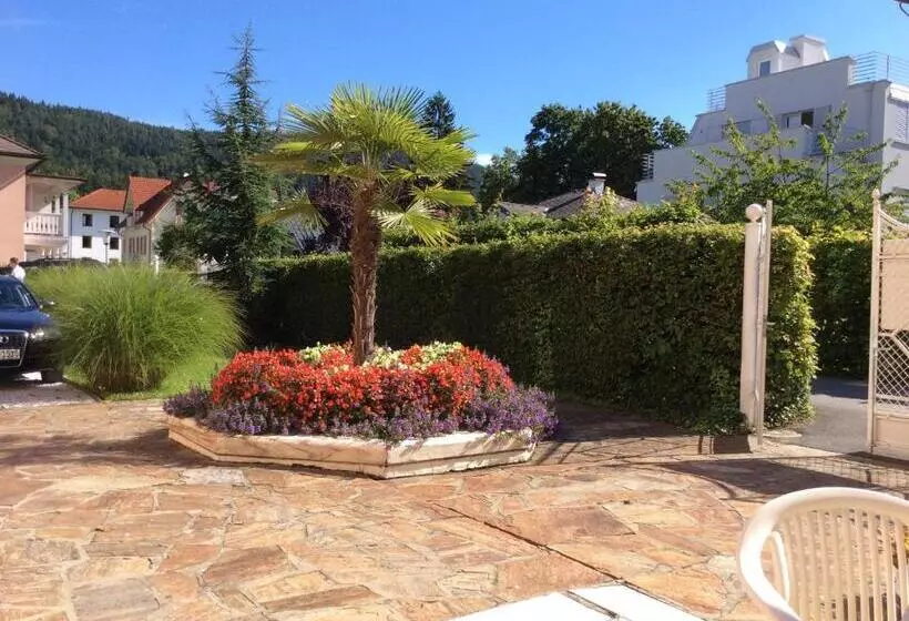 هتل Villa Auguste