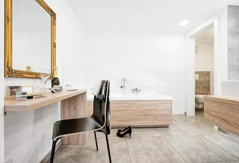 مُتل 24 Checkin Velden   Moderne Zimmer Im Zentrum