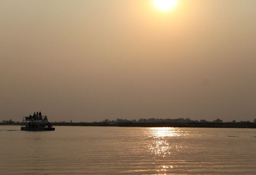 تختخواب و صبحانه The Old House