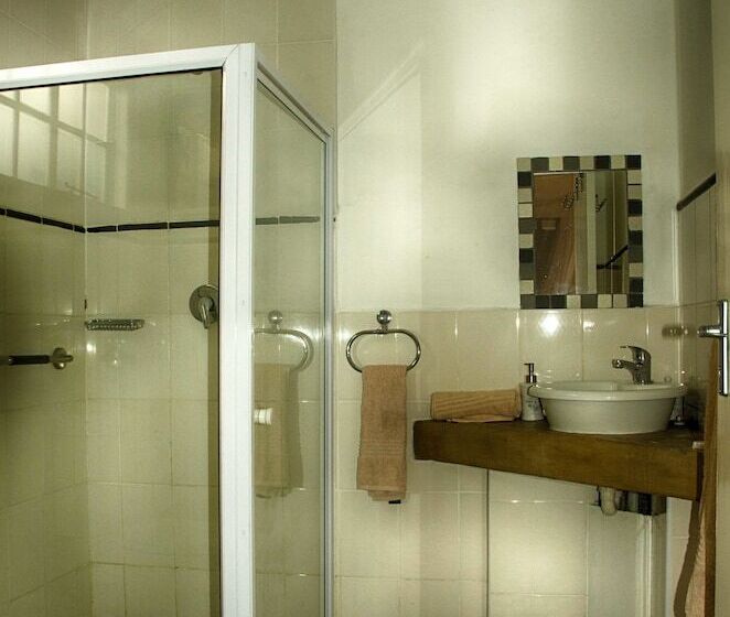 تختخواب و صبحانه The Old House