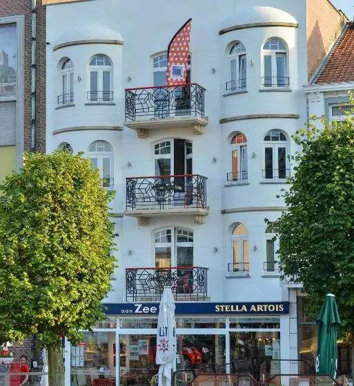 هتل Aan Zee