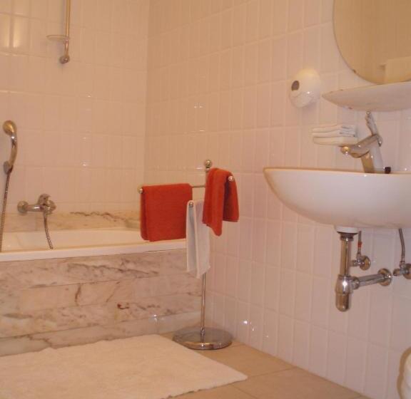 בית מלון כפרי Ambassade