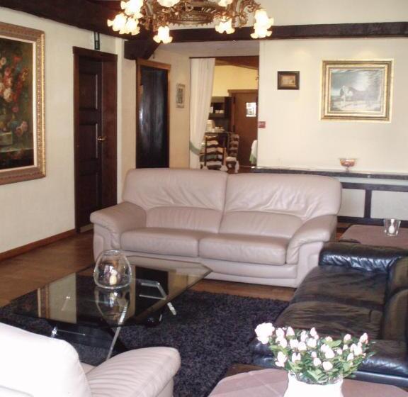 בית מלון כפרי Ambassade