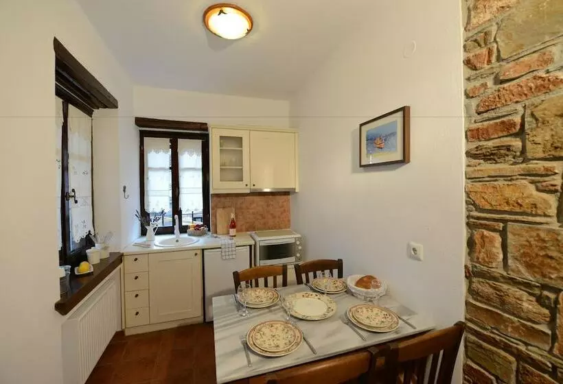 Hotelli Esperos Suites & Villas