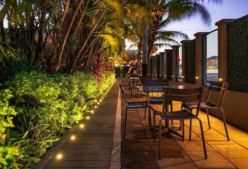 هتل Grand Coastal