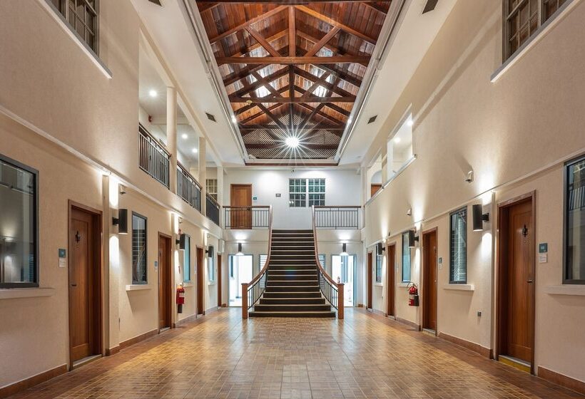 هتل Grand Coastal