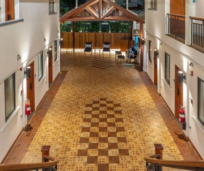 هتل Grand Coastal