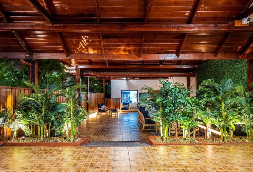 هتل Grand Coastal