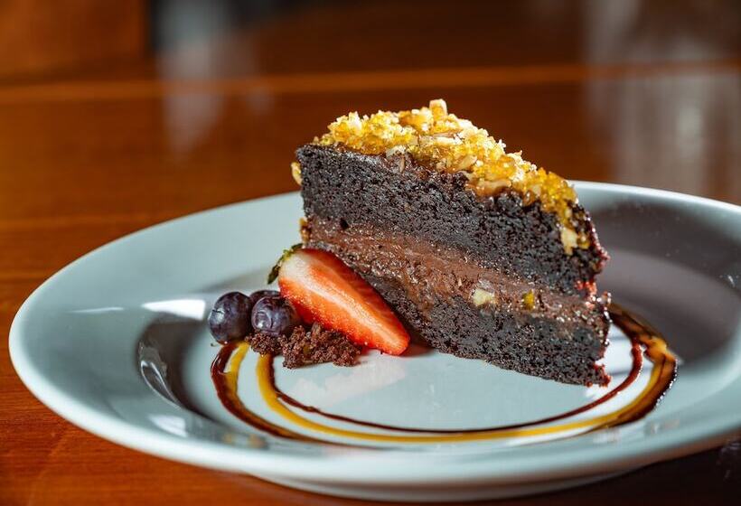 هتل Grand Coastal