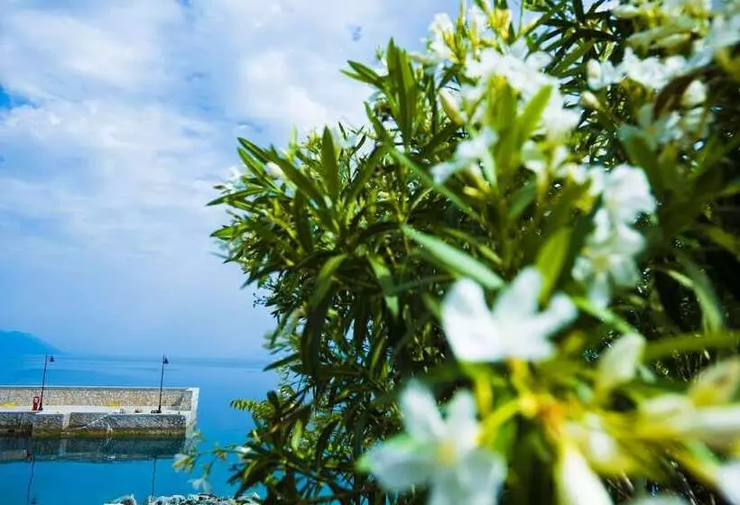 Hotelli Miradouro Seafront Residences