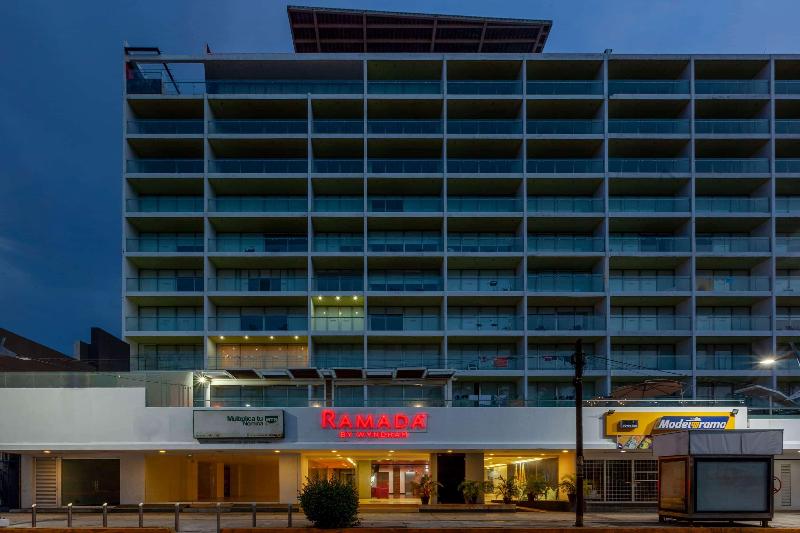 Ramada By Wyndham Acapulco Hotel & Suites