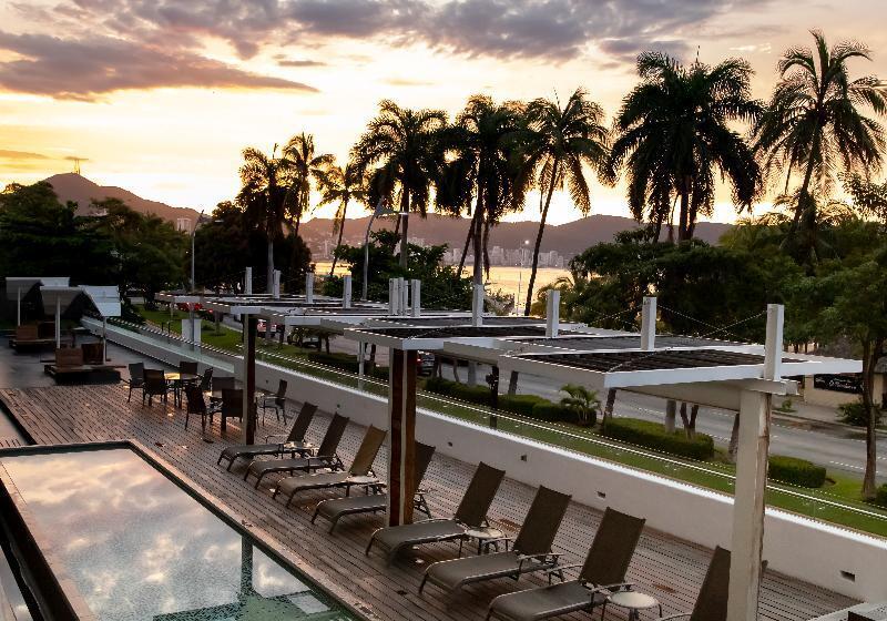 Ramada By Wyndham Acapulco Hotel & Suites