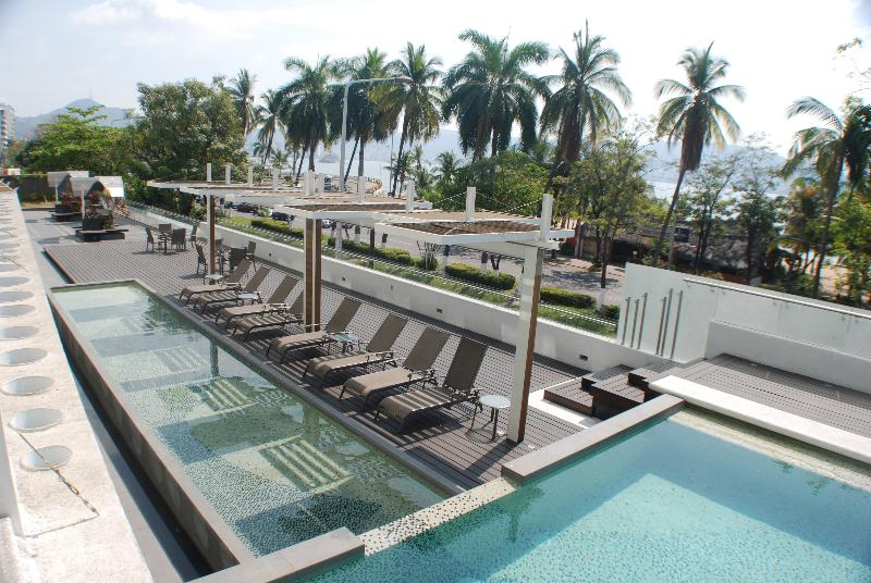 Ramada By Wyndham Acapulco Hotel & Suites