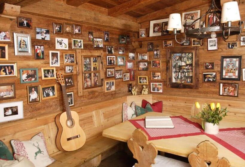 בית מלון כפרי Rosis Sonnbergstuben