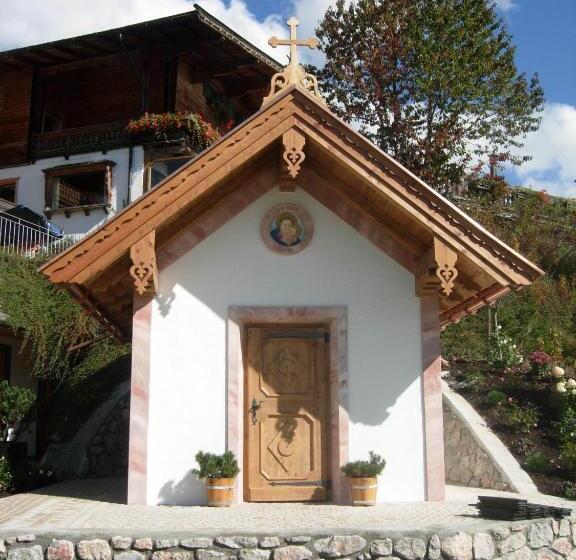 בית מלון כפרי Rosis Sonnbergstuben