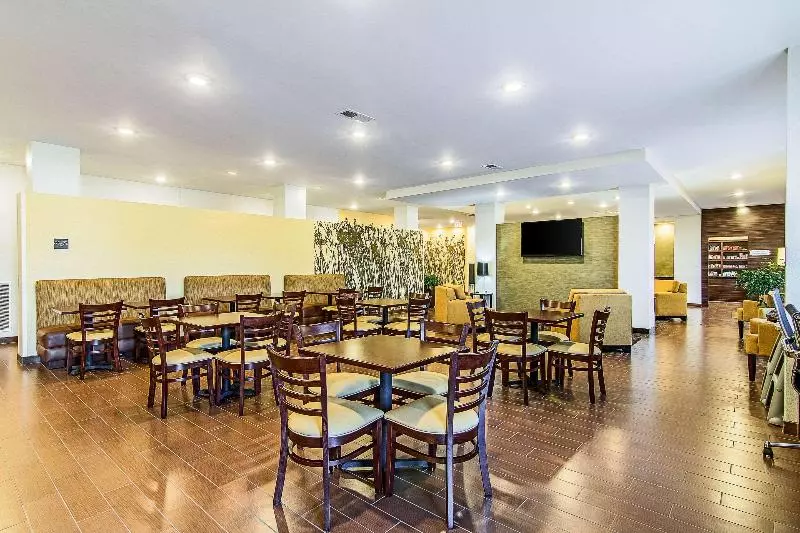 Hotelli Sleep Inn & Suites Westnear Medical Center