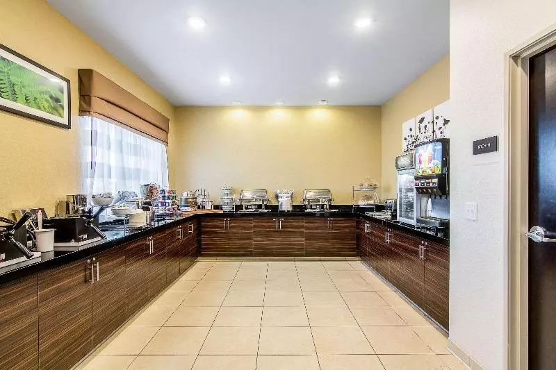 Hotelli Sleep Inn & Suites Westnear Medical Center