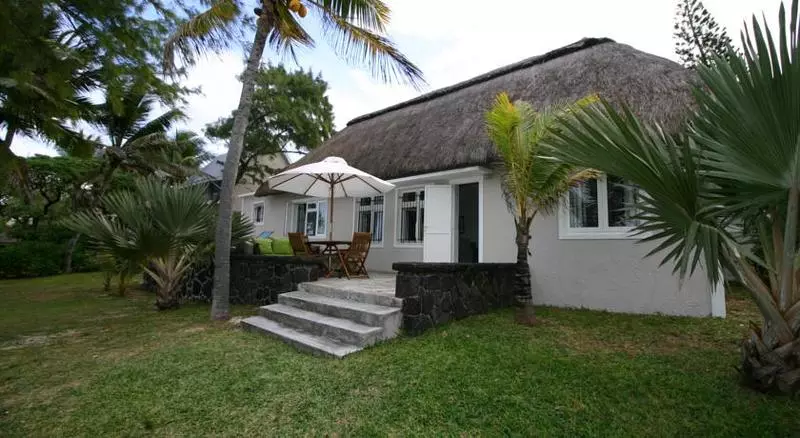 هتل Veloutier Blanc Beachfront Villa