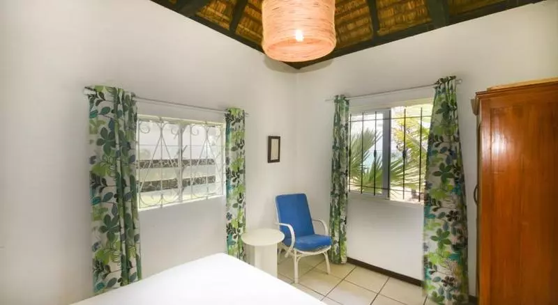 هتل Veloutier Blanc Beachfront Villa