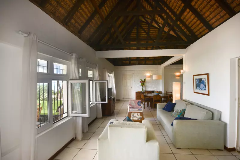 هتل Veloutier Blanc Beachfront Villa