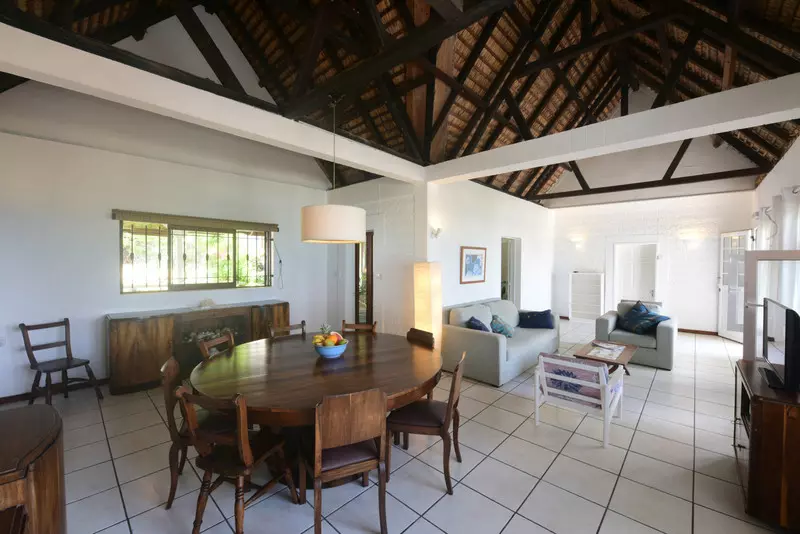 هتل Veloutier Blanc Beachfront Villa