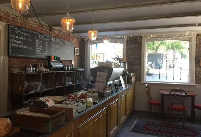 تختخواب و صبحانه Nine T Teen Bed And Boutique