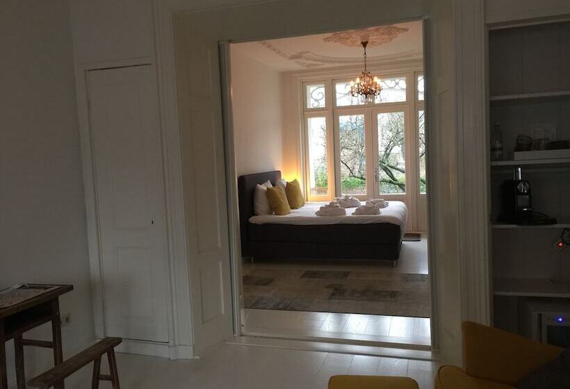 تختخواب و صبحانه Nine T Teen Bed And Boutique