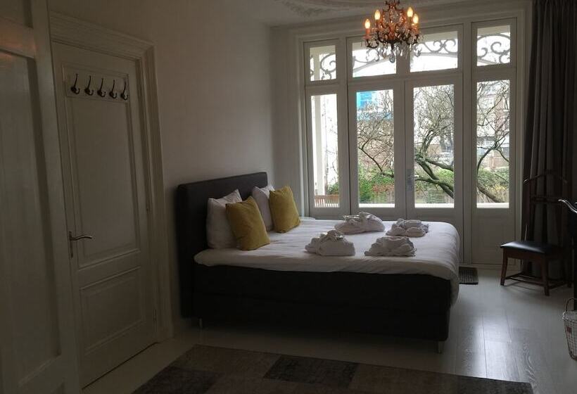 تختخواب و صبحانه Nine T Teen Bed And Boutique