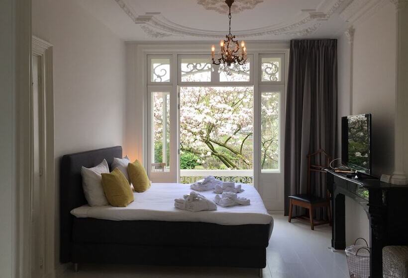 تختخواب و صبحانه Nine T Teen Bed And Boutique