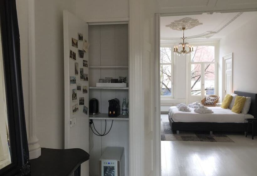 تختخواب و صبحانه Nine T Teen Bed And Boutique