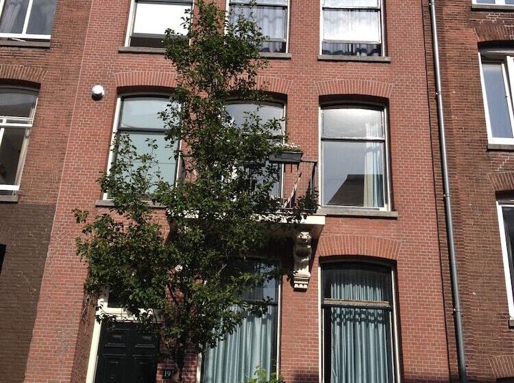 تختخواب و صبحانه Nine T Teen Bed And Boutique