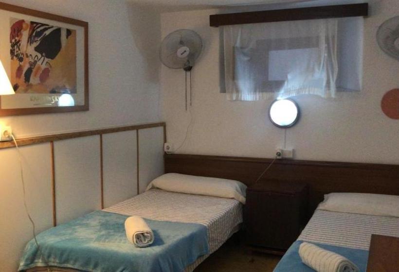 پانسیون Casa De Huespedes La Peña