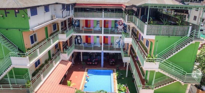 Hostel The Funky Village