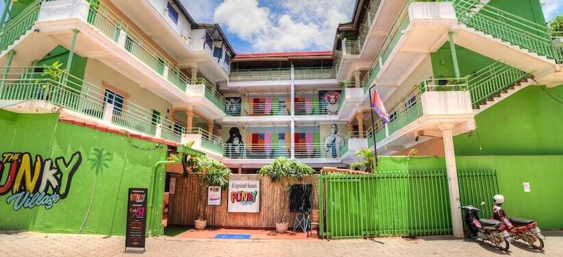Hostel The Funky Village