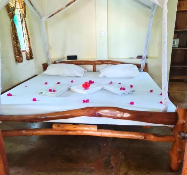 هتل African Dream Cottages Diani Beach