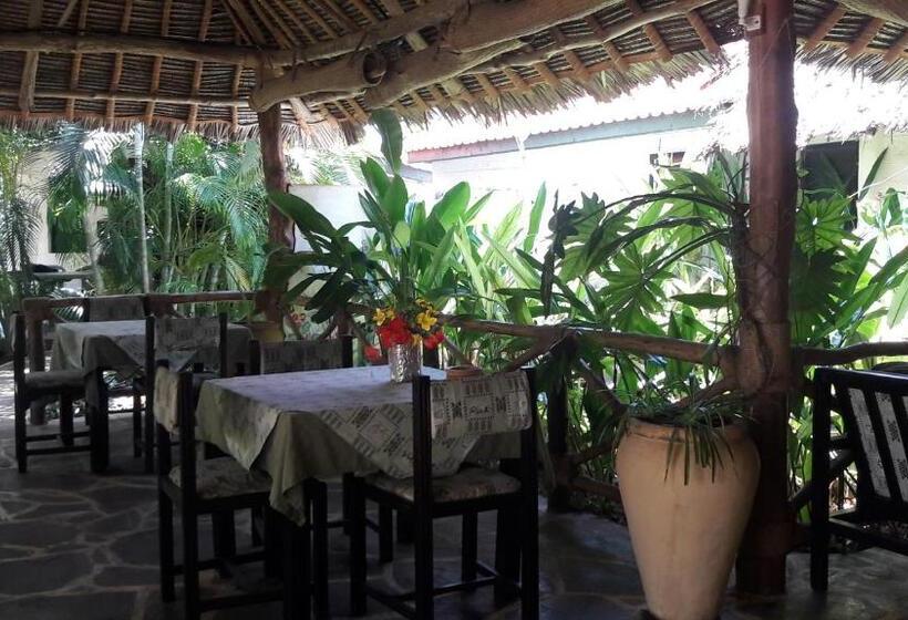 هتل African Dream Cottages Diani Beach