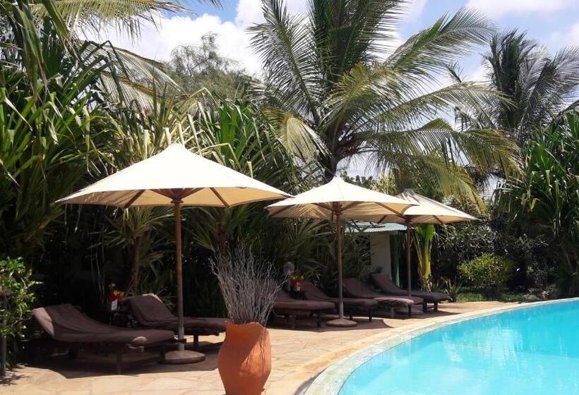 هتل African Dream Cottages Diani Beach