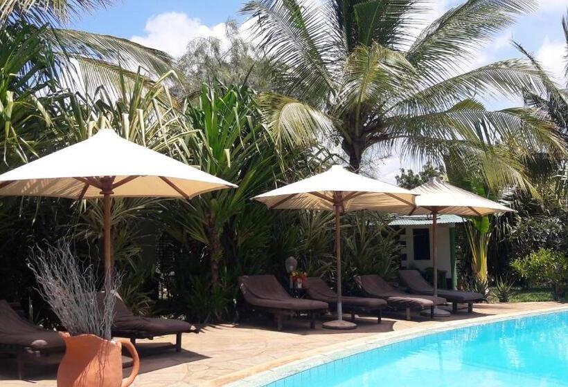 هتل African Dream Cottages Diani Beach