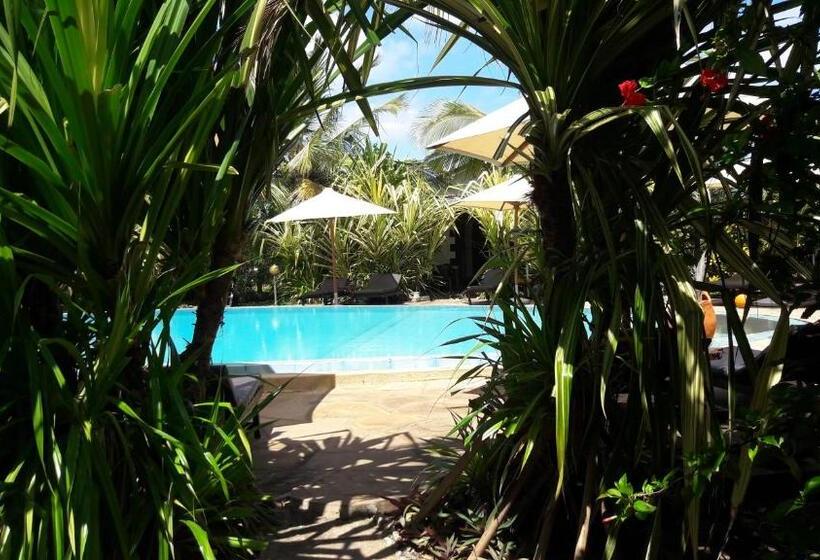 هتل African Dream Cottages Diani Beach