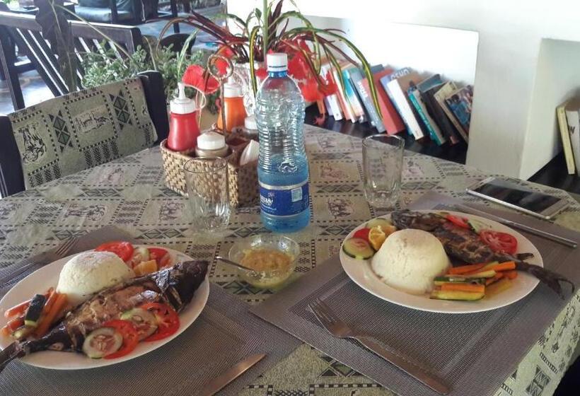 هتل African Dream Cottages Diani Beach