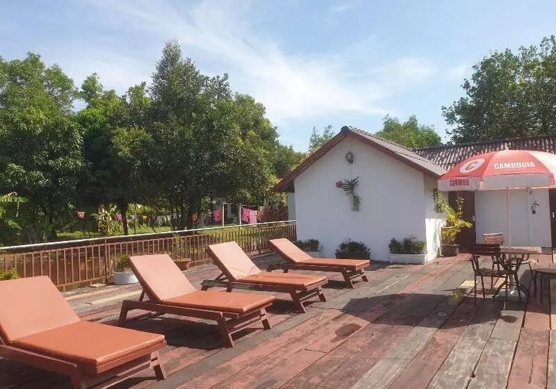 هتل Bohemiaz Resort And Spa Kampot