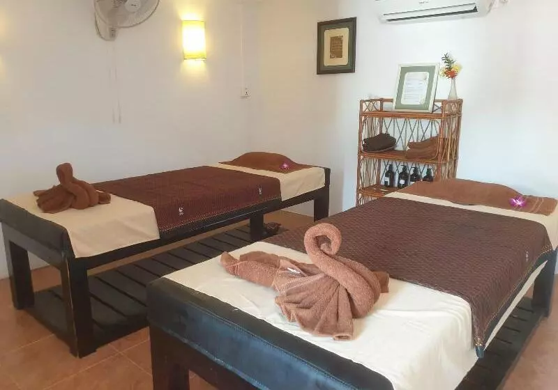 هتل Bohemiaz Resort And Spa Kampot