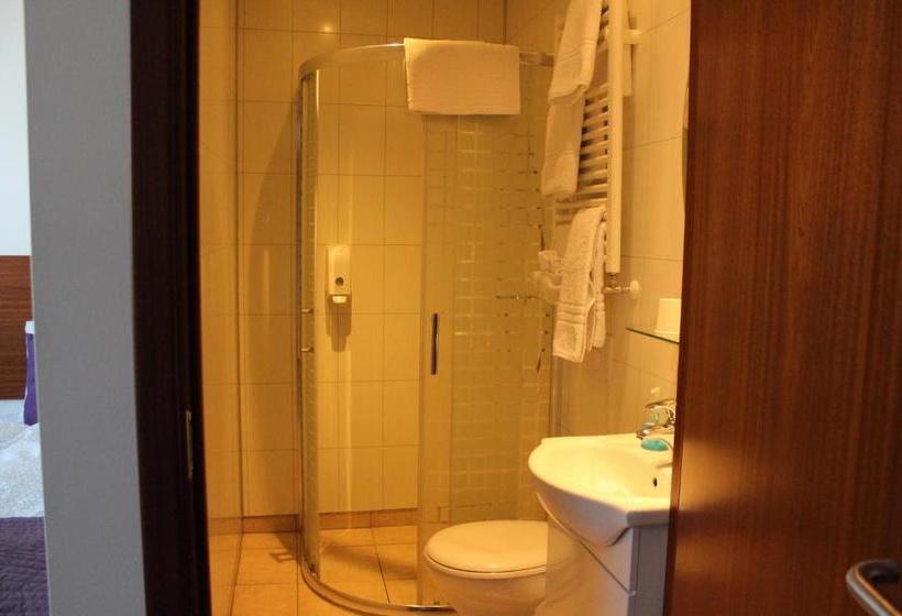 هتل Grásteinn Airport