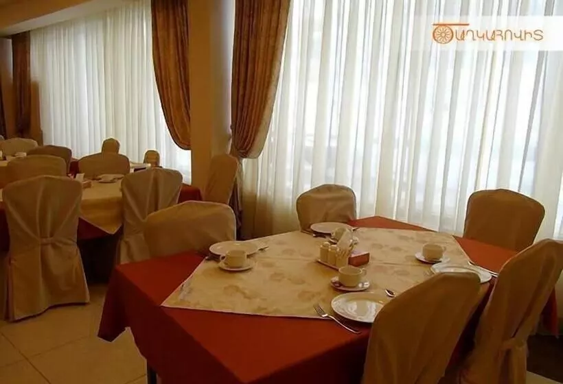 هتل Tsaghkahovit